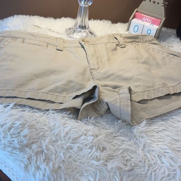Aeropostale Shorts Khaki  - Picture 1 of 12